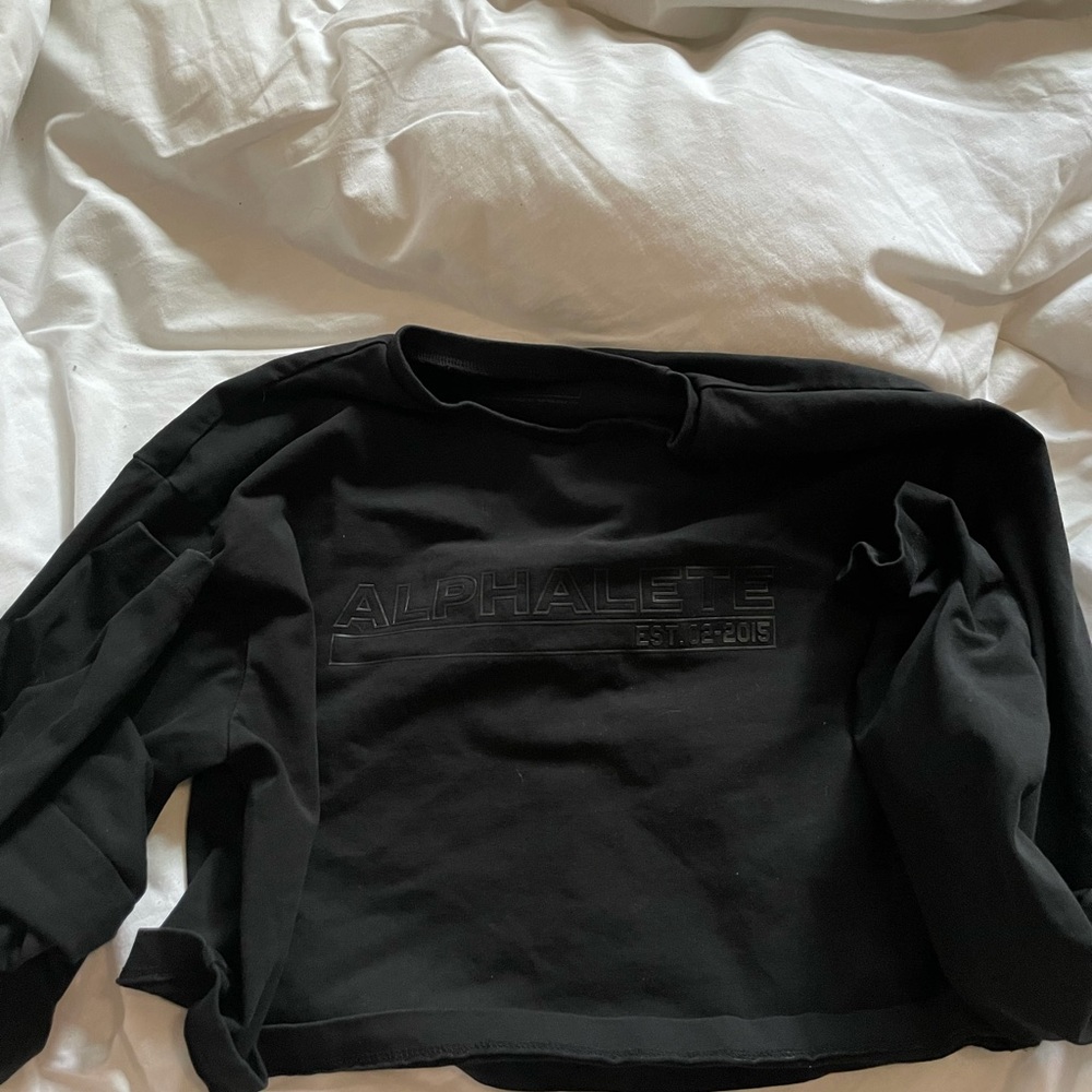 Alphalete long sleeve cropped workout top